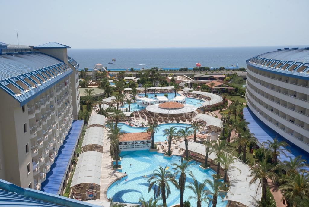 CRYSTAL HOTELS ADMIRAL RESORT SUITES & SPA